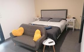 Studio SOLEIL, Neuf, classé 3 étoiles, Clim, Wifi, Lave-linge, Lit King Size, au calme et à 800m plages de Valras Plage
